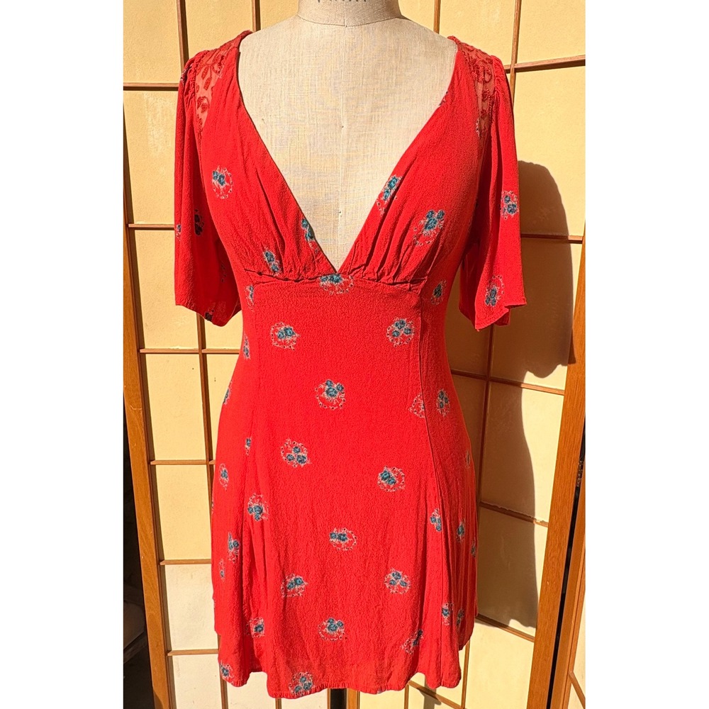 Free People Floral Mini Dress Red Lace Open Back Boho Flutter Sleeve Size 4